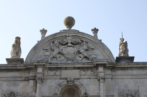 Plymouth Citadel gateway with the royal coat of arms, NDS 2014 tour. Image by A. Coats.