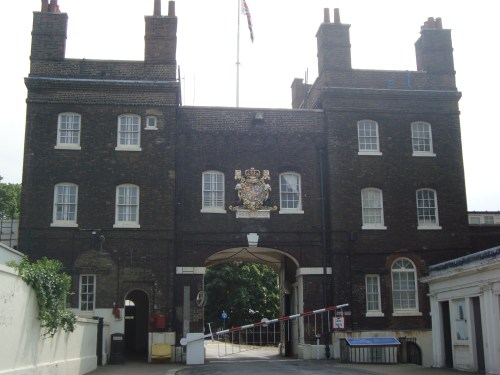 Chatham Gateway 1718, original George II coat of arms. Image by J. D. Davies.